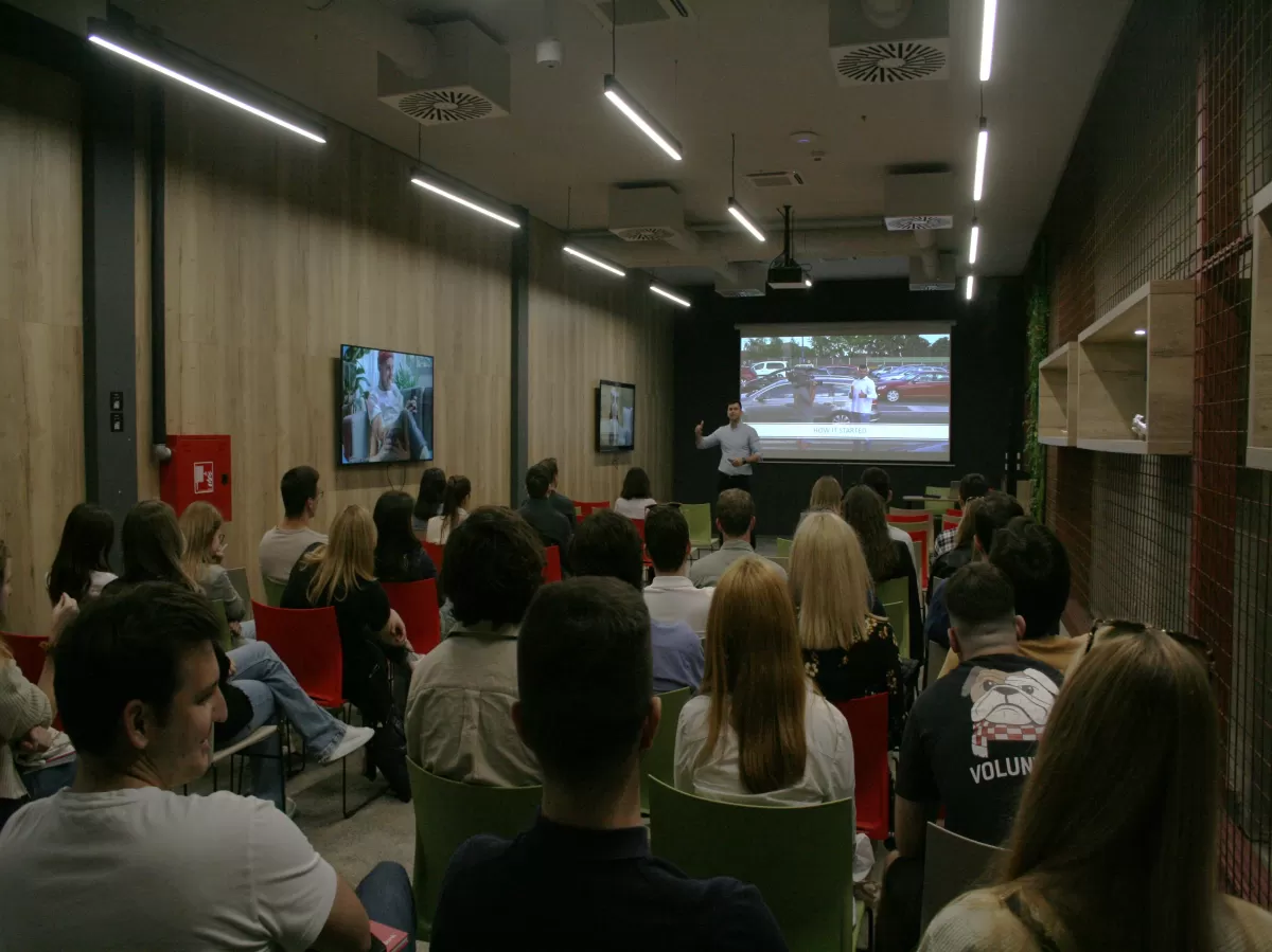 News anchor and public speaker Ivan Vrdoljak giving a lecture