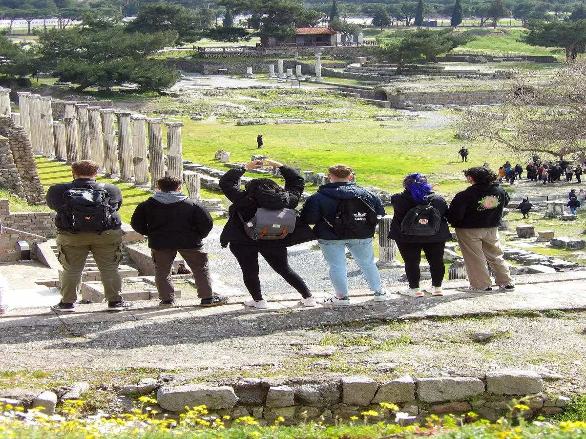 Our students are enjoying the view of Asklepieion.