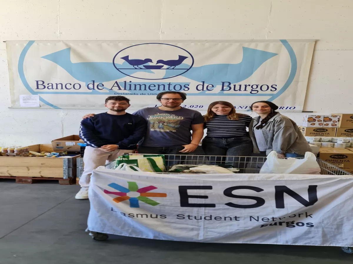 The volunteers in the food bank facilities