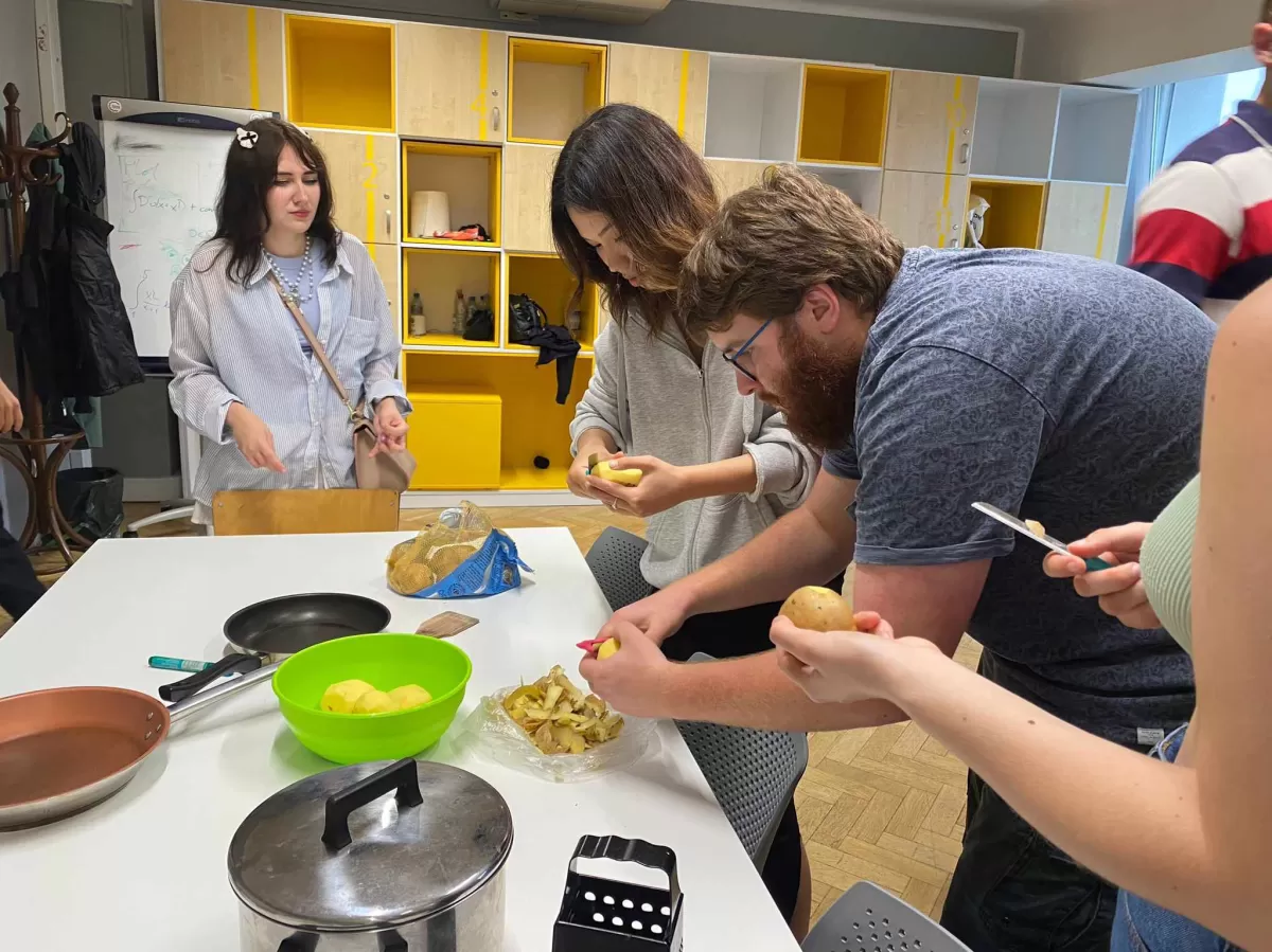 Erasmus students while cooking