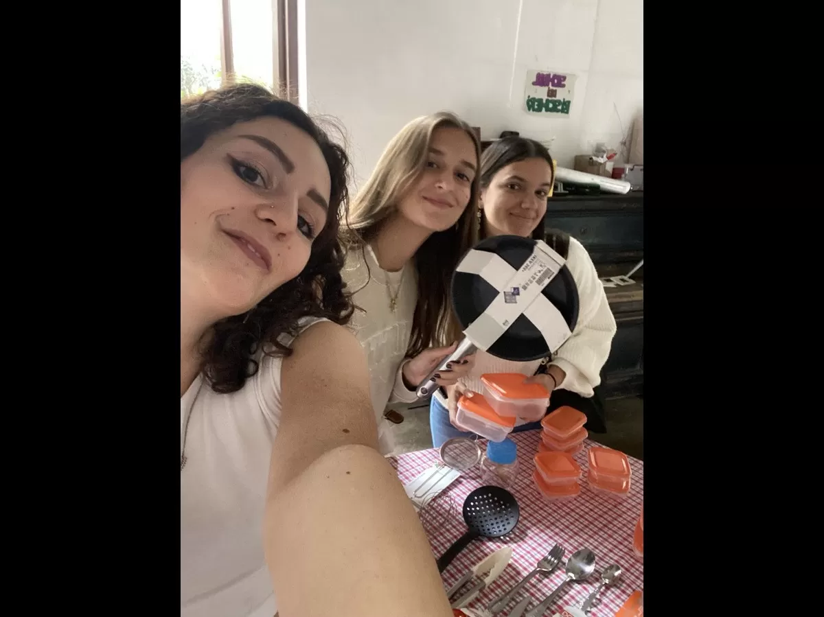 selfie with erasmus coming at the event picking up kitchen stuff