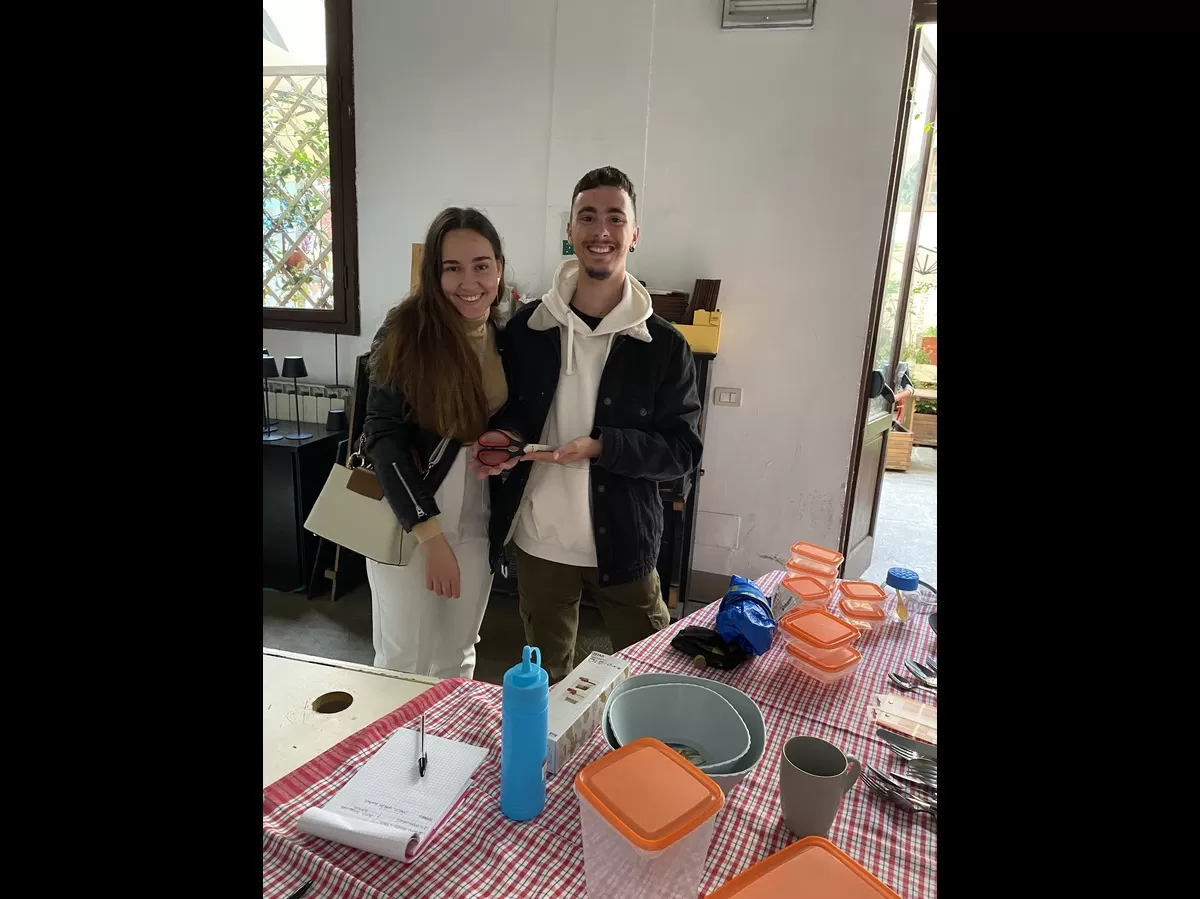 erasmus student picking up stuff