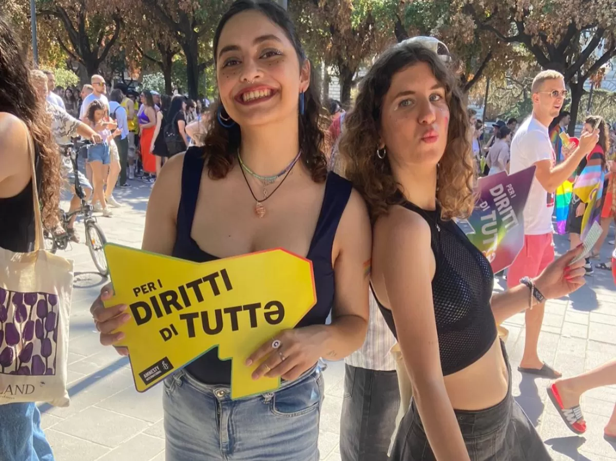 two of our amazing volunteers hold a “fo the rights of everyonə” sign as a symbol of inclusion of any gender