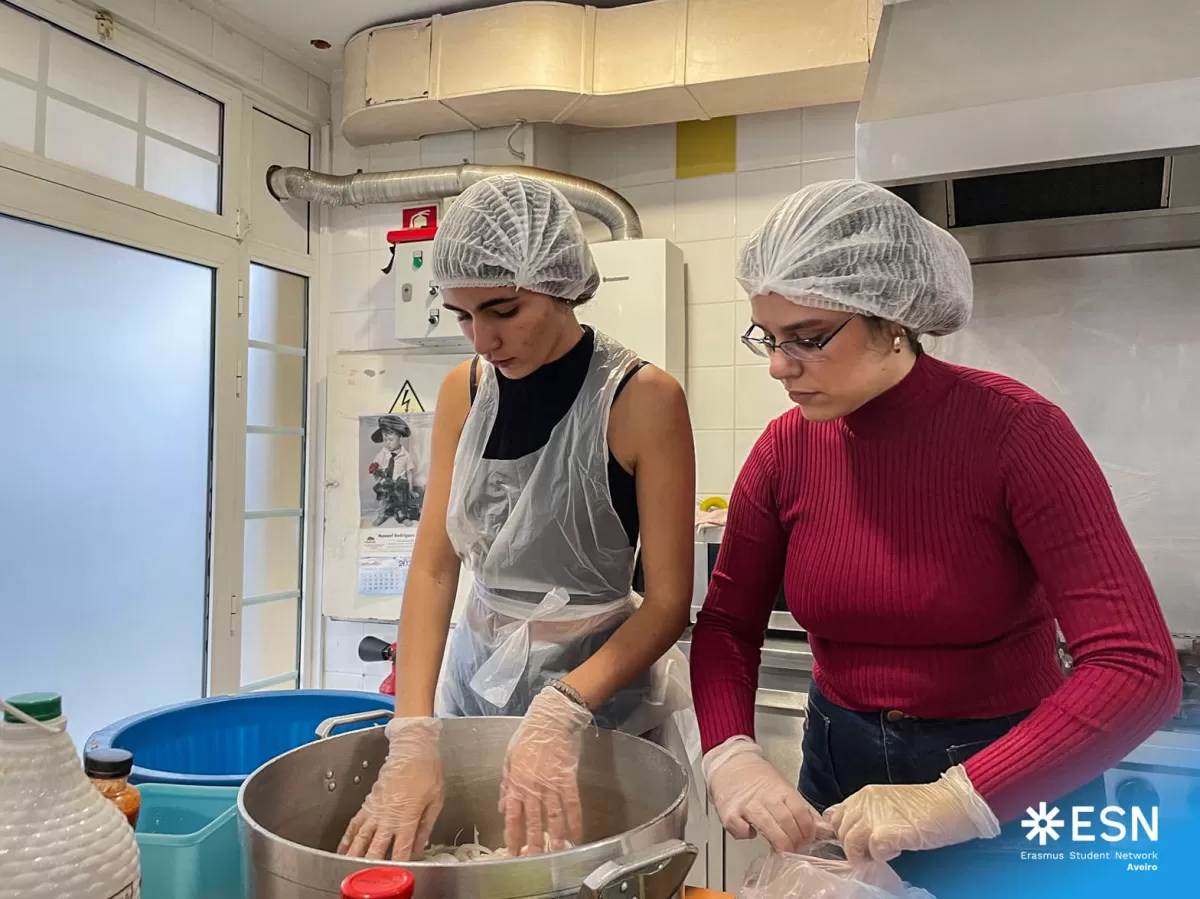 International students preparing meals.