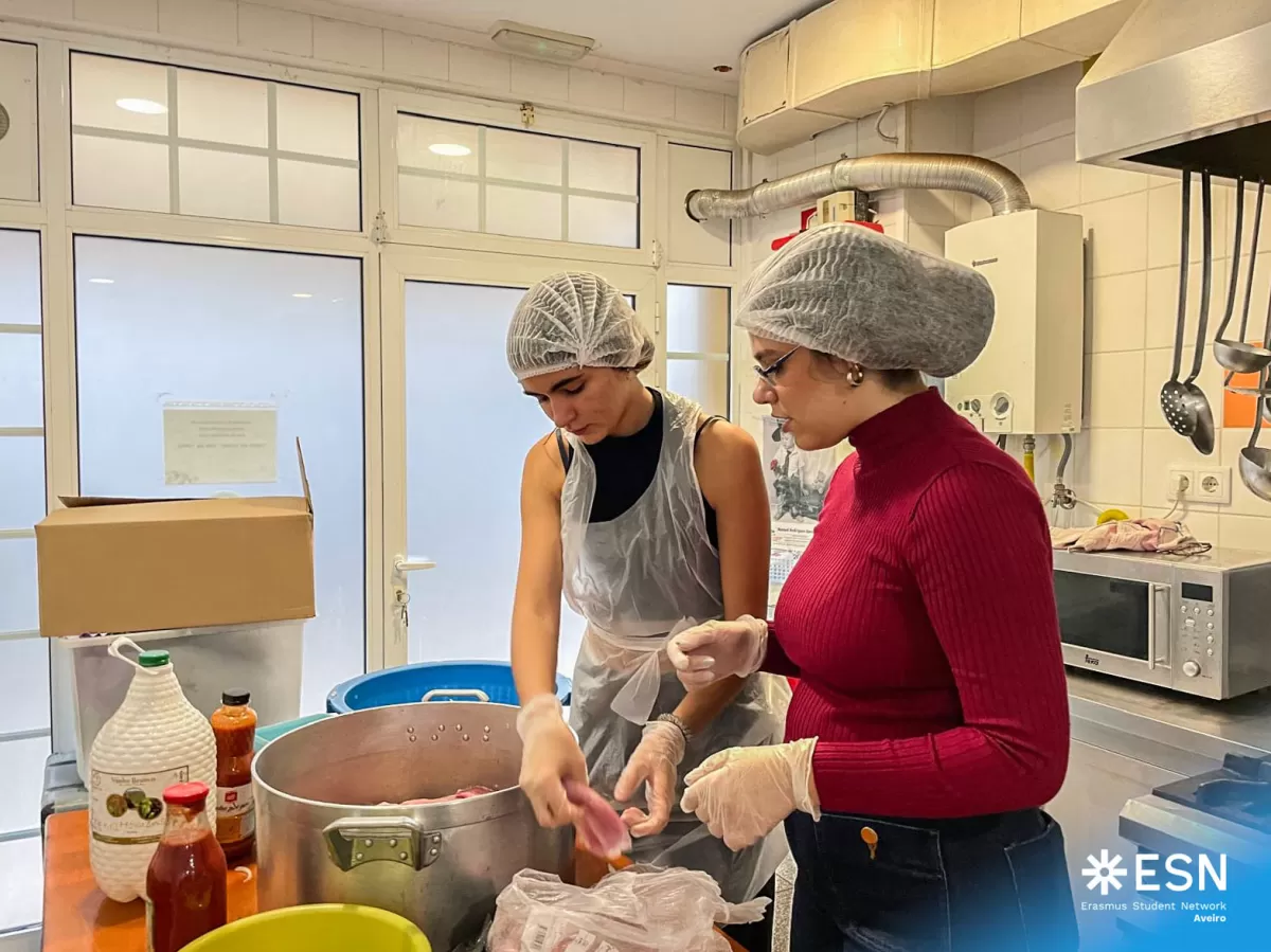 International students preparing meals.