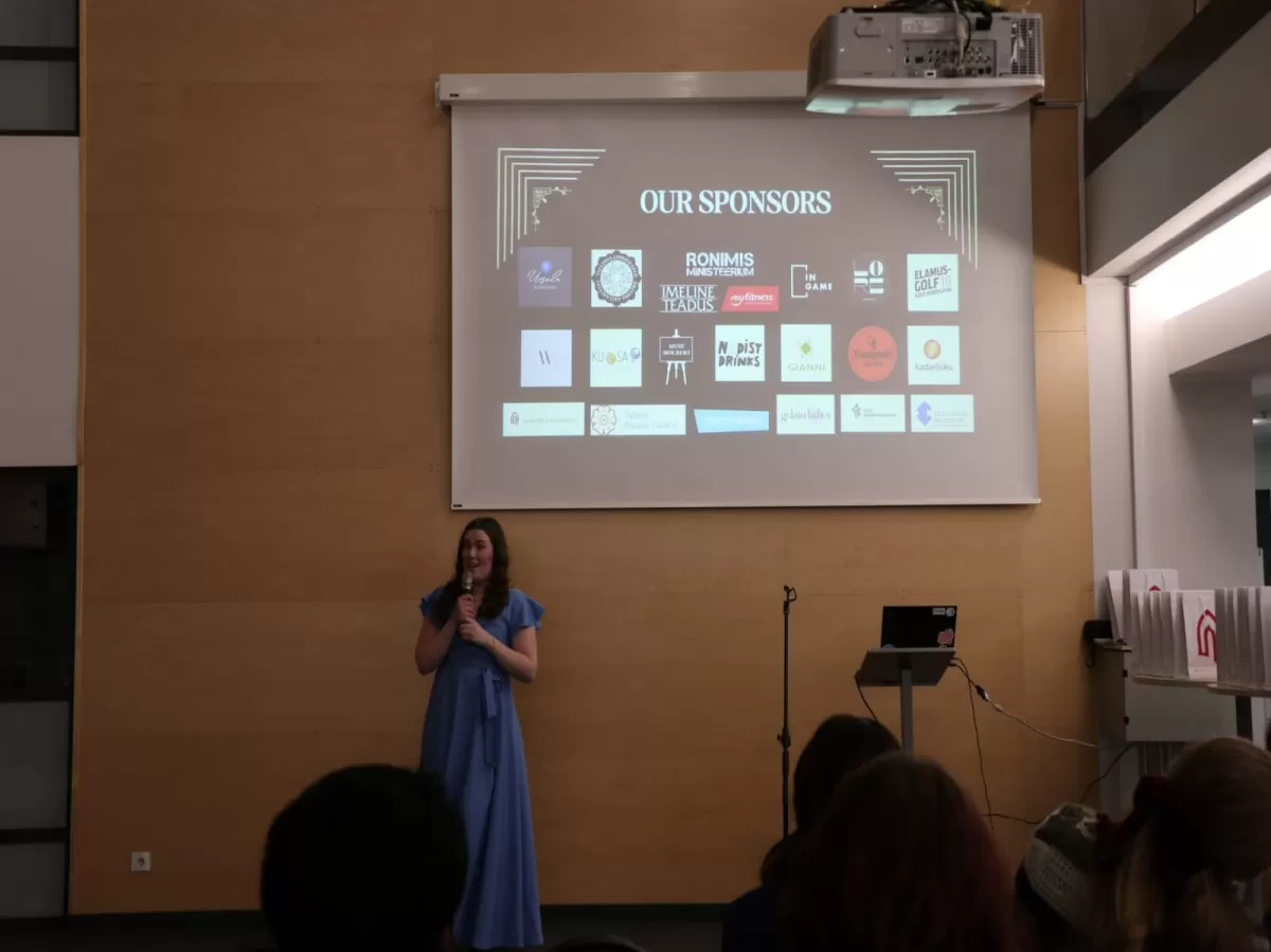 Event's organizer introducing and thanking our sponsors