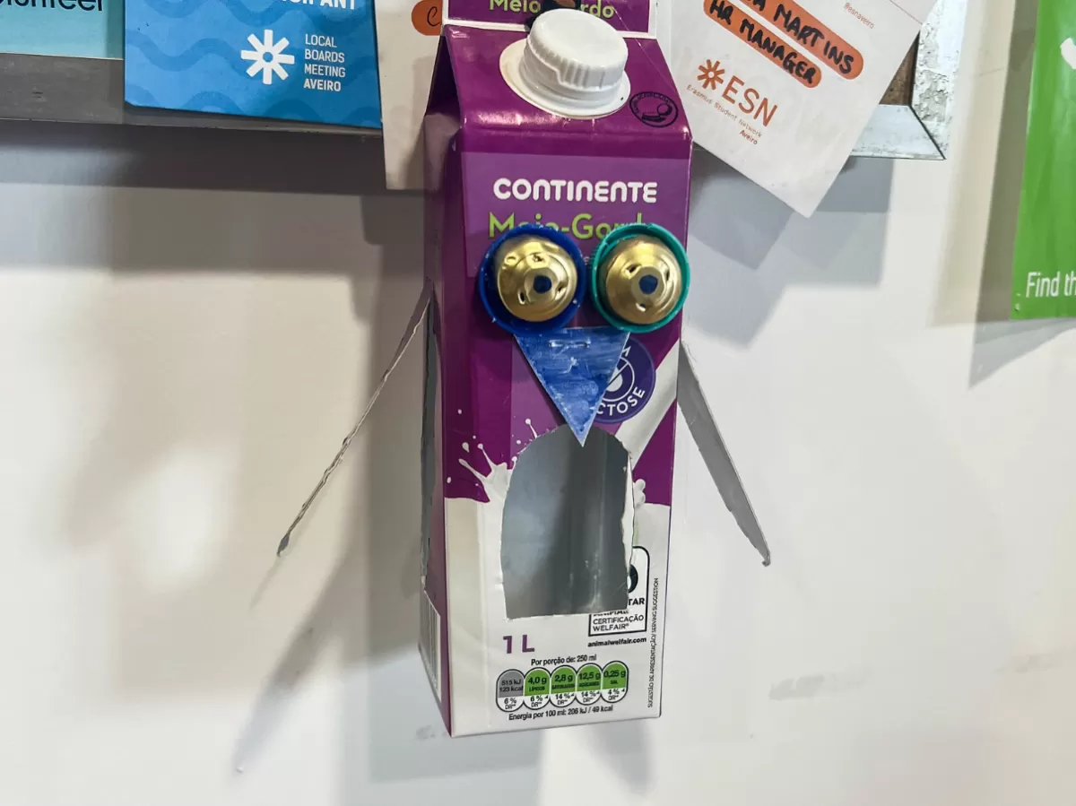 A house for birds made of upcycled products.