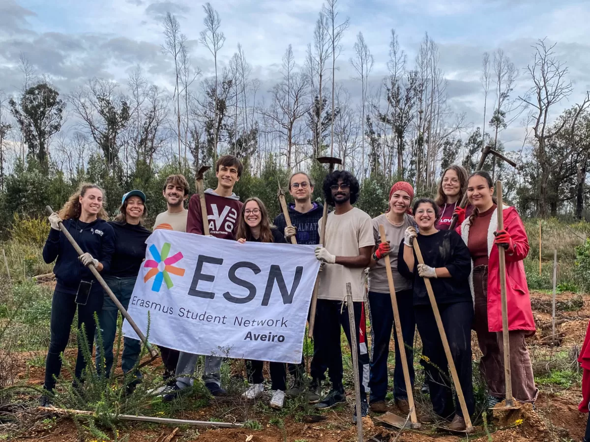 Photo group of international students that participated in the event.