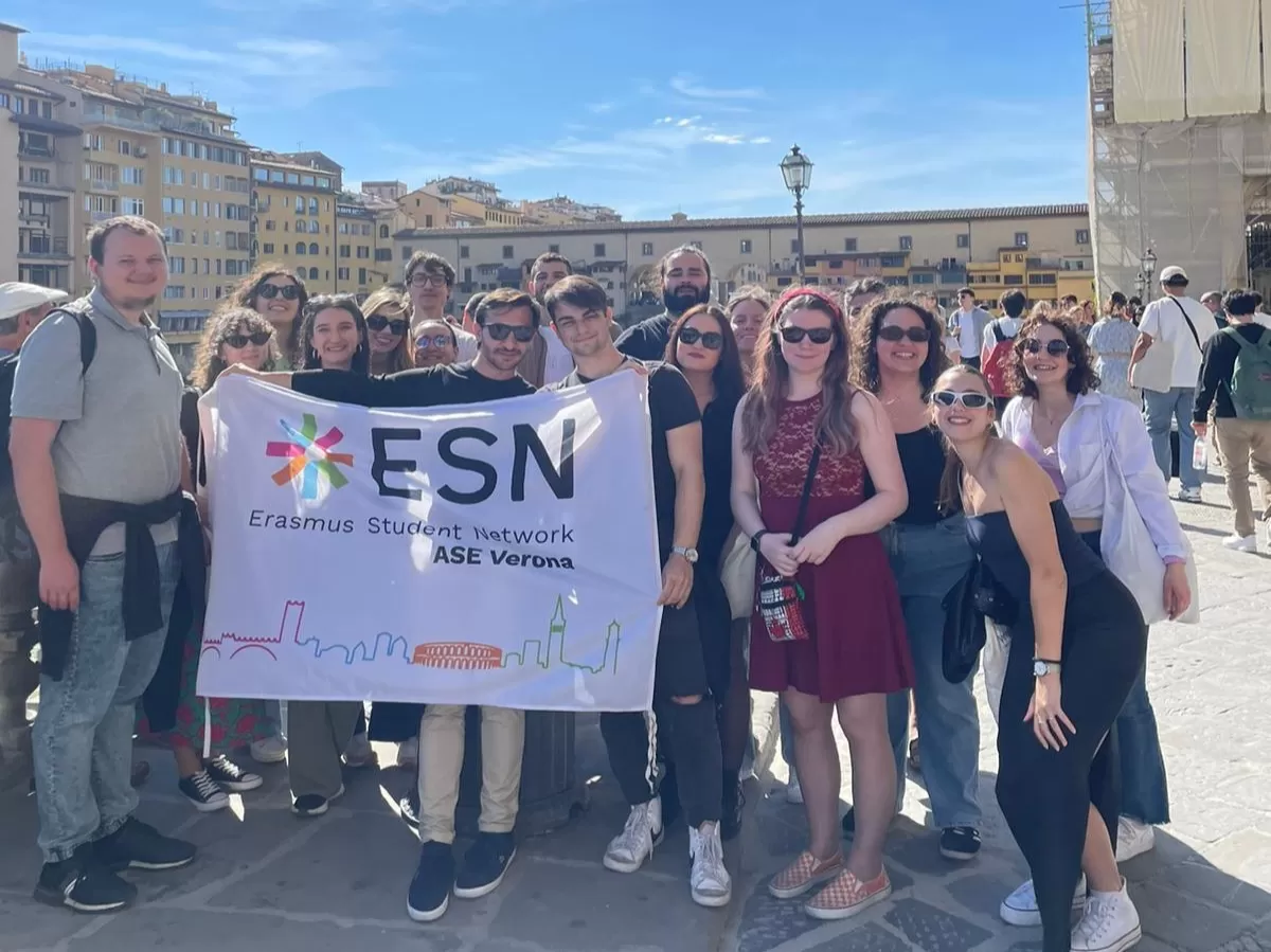 Group picture of the partecipants holding the ESN ASE Verona flag