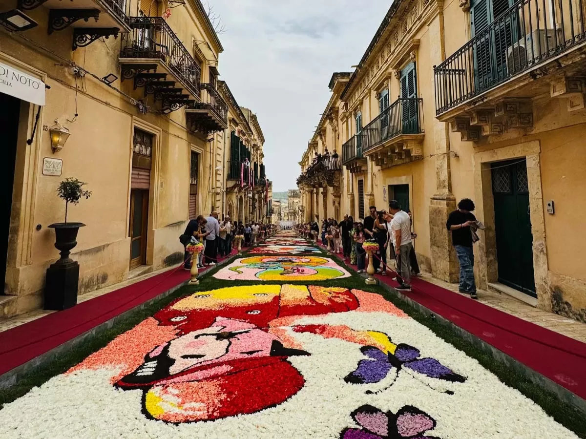 Detail about Noto's "Infiorata"