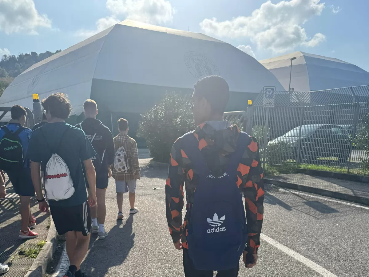 our students arriving at CUS