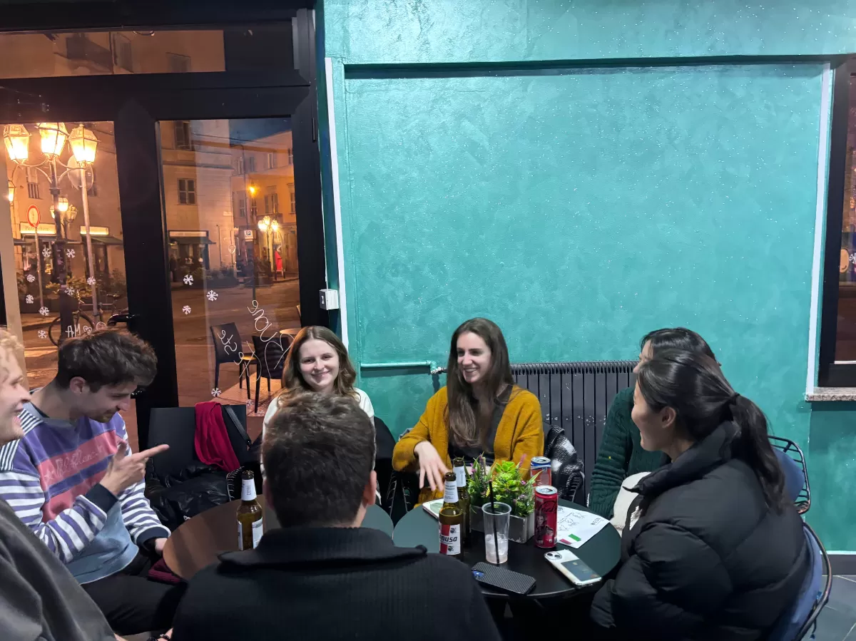 one of the groups learning italian gesture