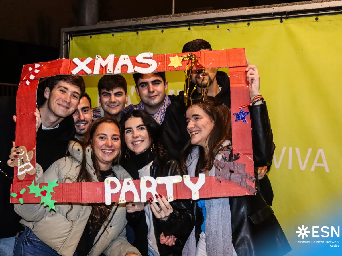 Photo group of international students at night.