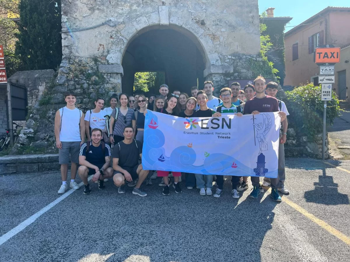 Group picture in front of Duino castle