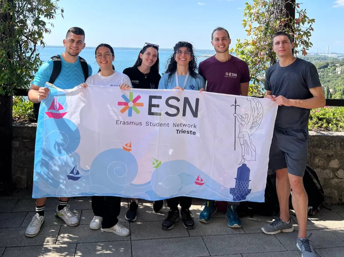 Volunteers and international students an Duino castle