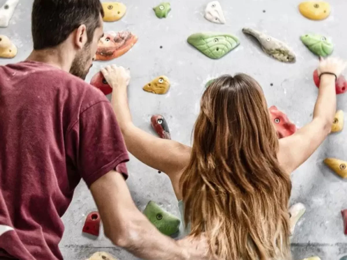 couple climbing