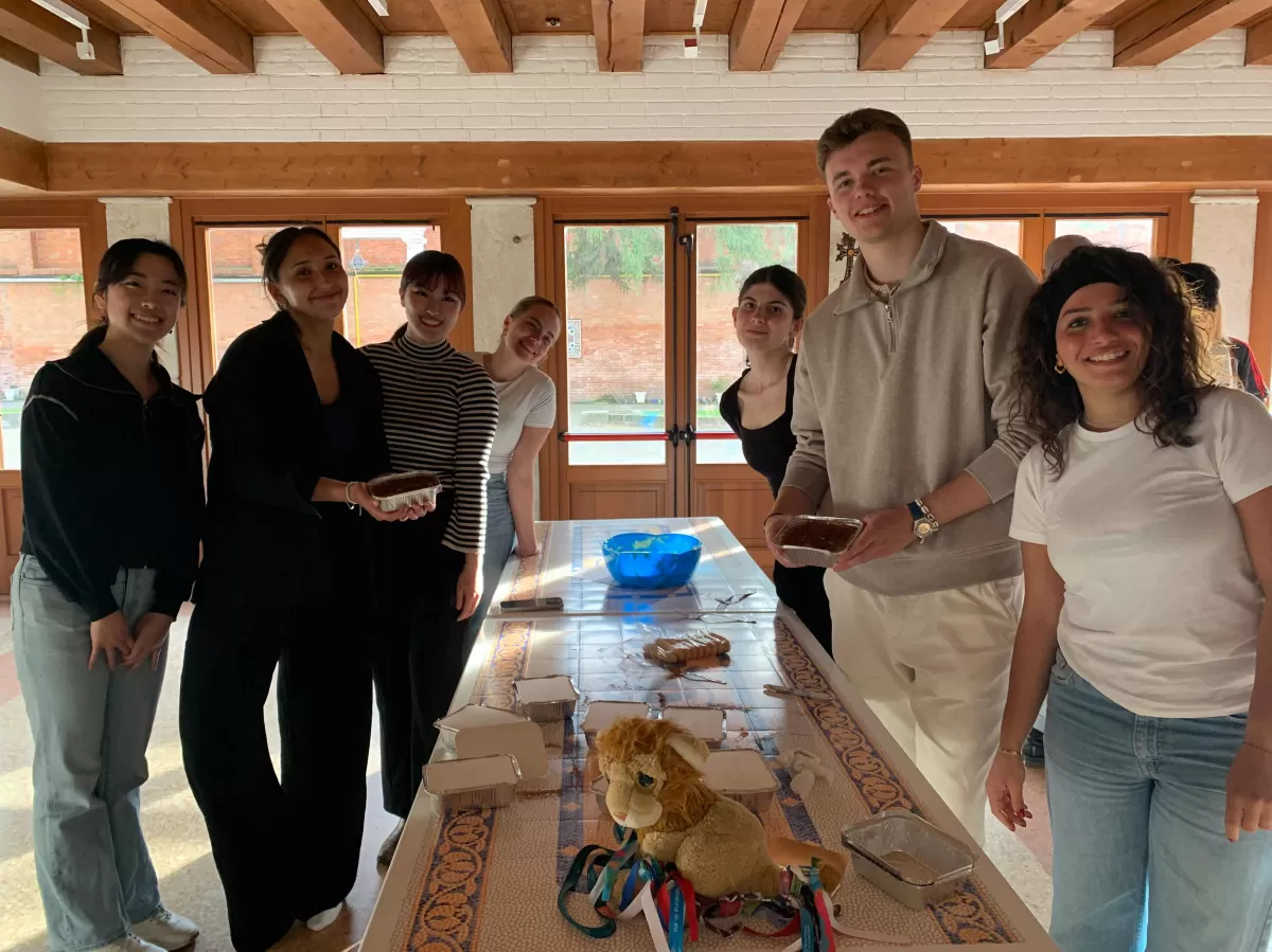 people with their tiramisù