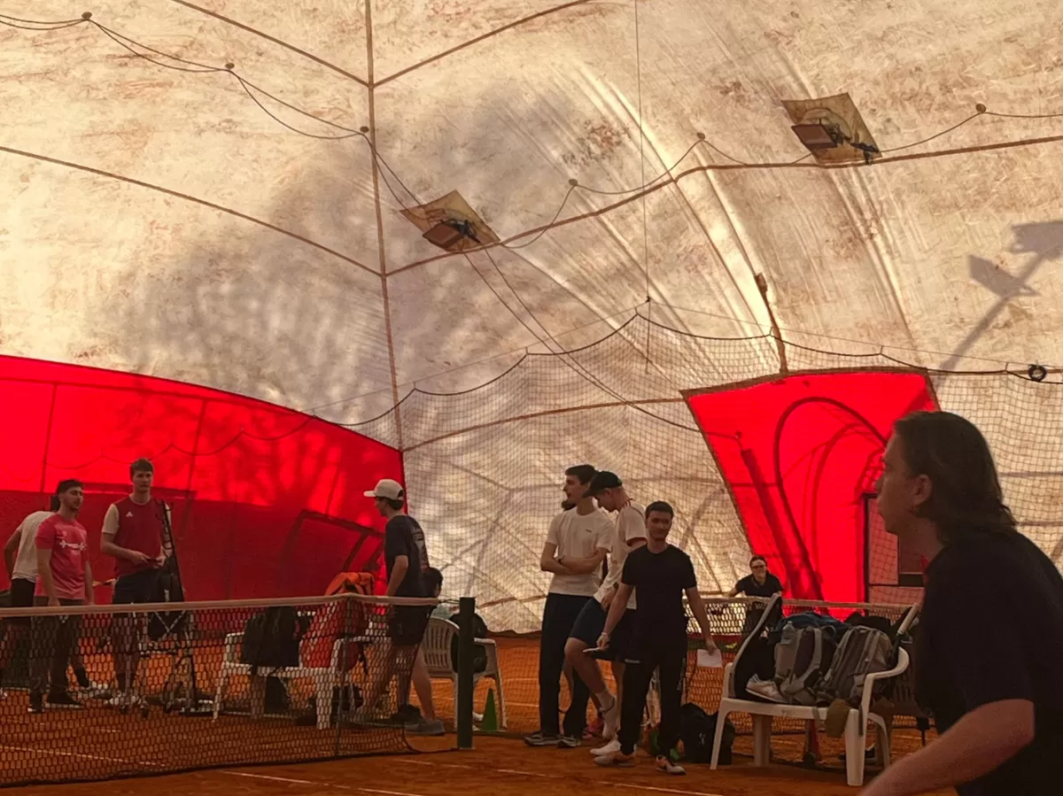 seeing people playing tennis