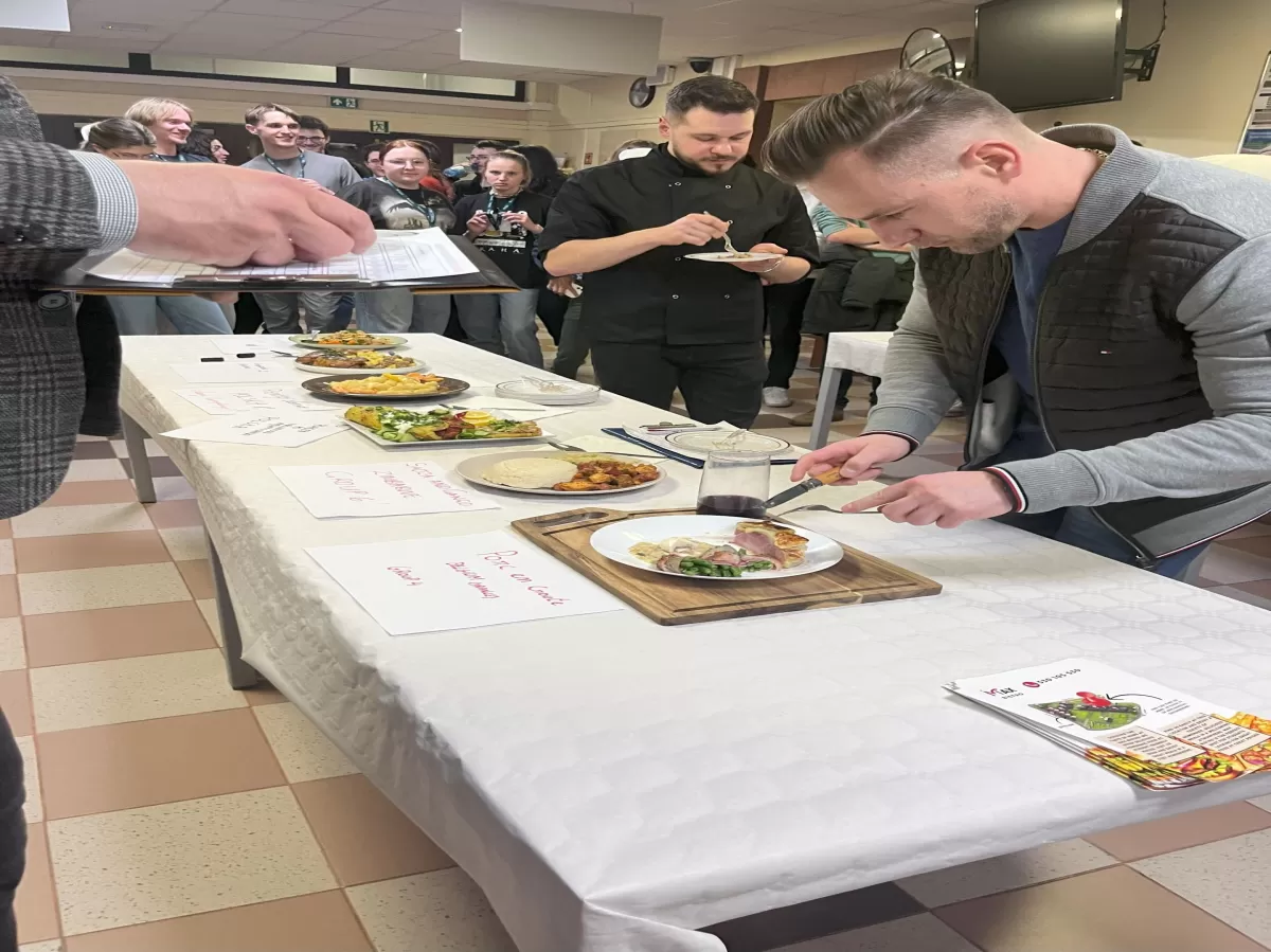 The jury evaluates the dishes