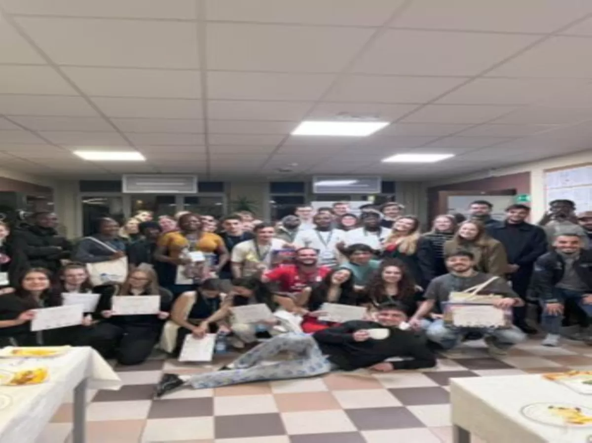 A photo of all the teams.