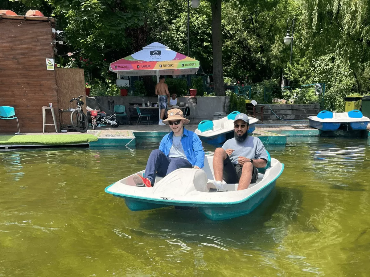 The erasmus students on the lake