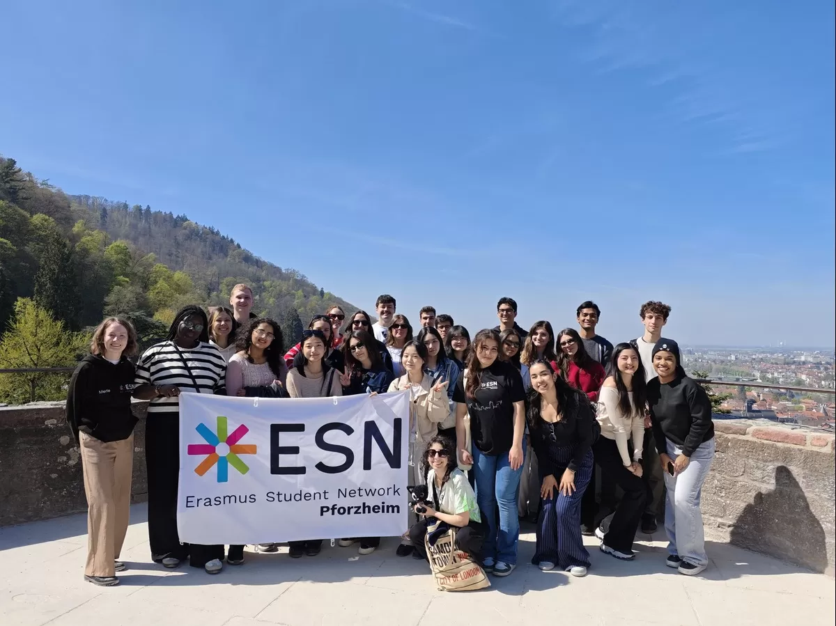 International students from ESN Pforzheim are posing for a picture