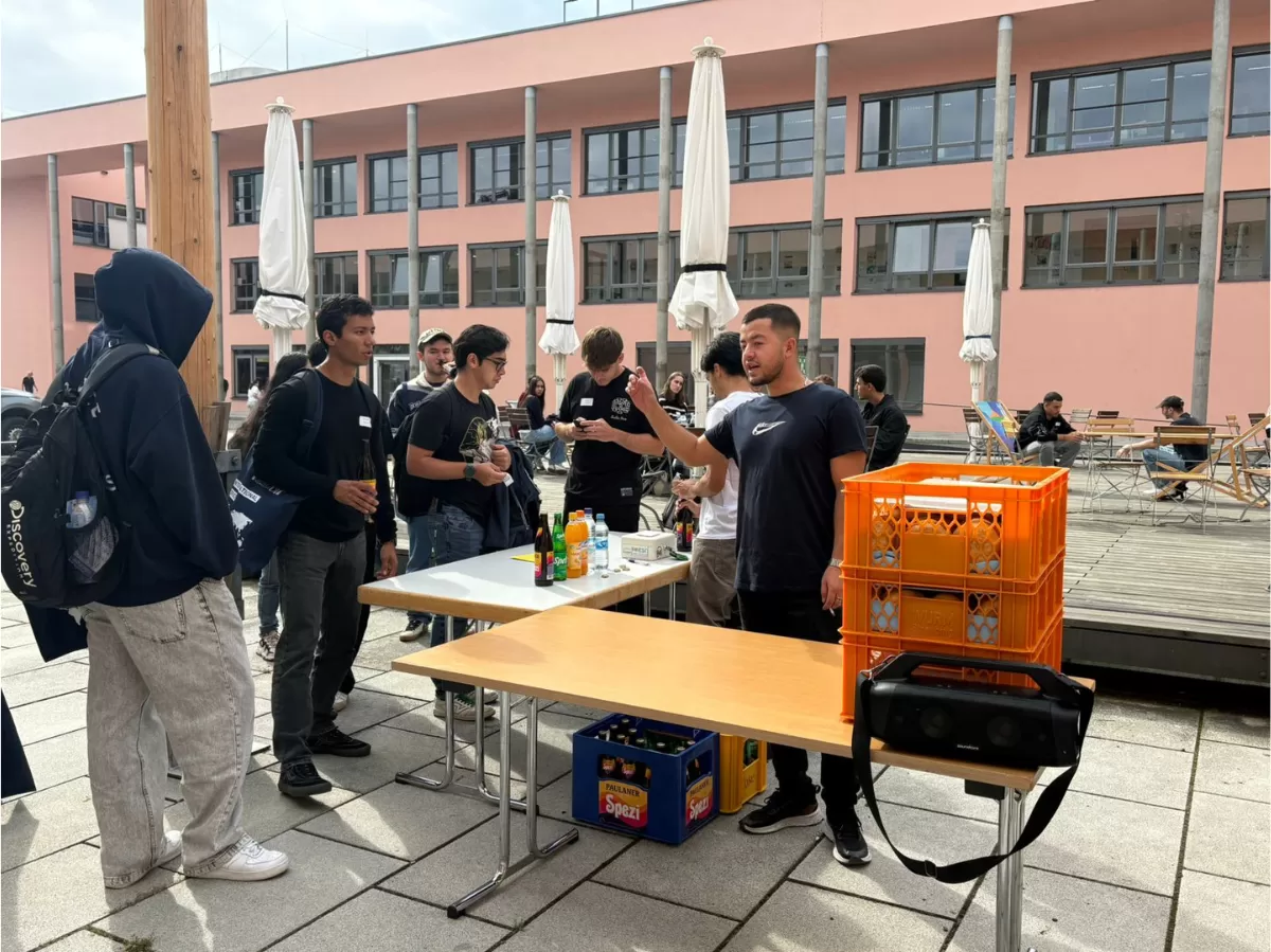 Giving food (Semmeln) away and selling drinks