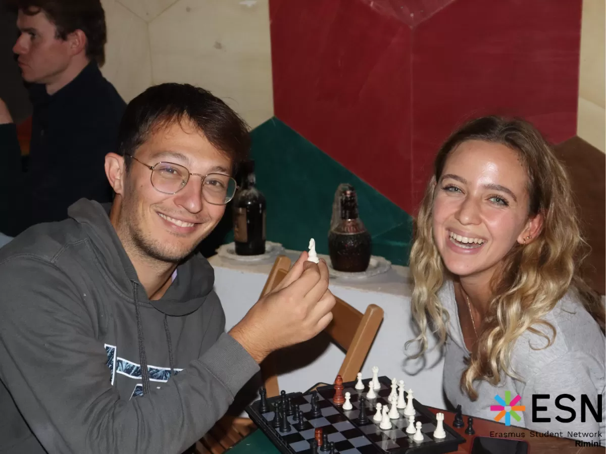 two erasmus playing chess