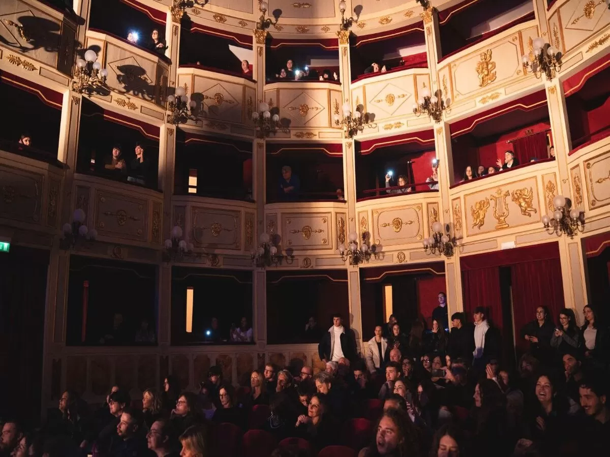 Musicasenzaetichetta - E' fatto giorno