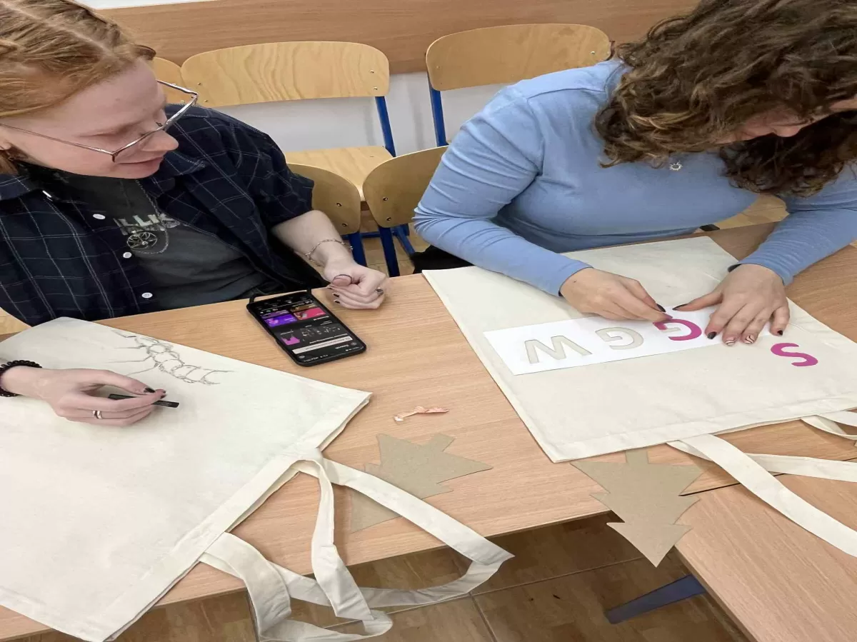 Students making totebags
