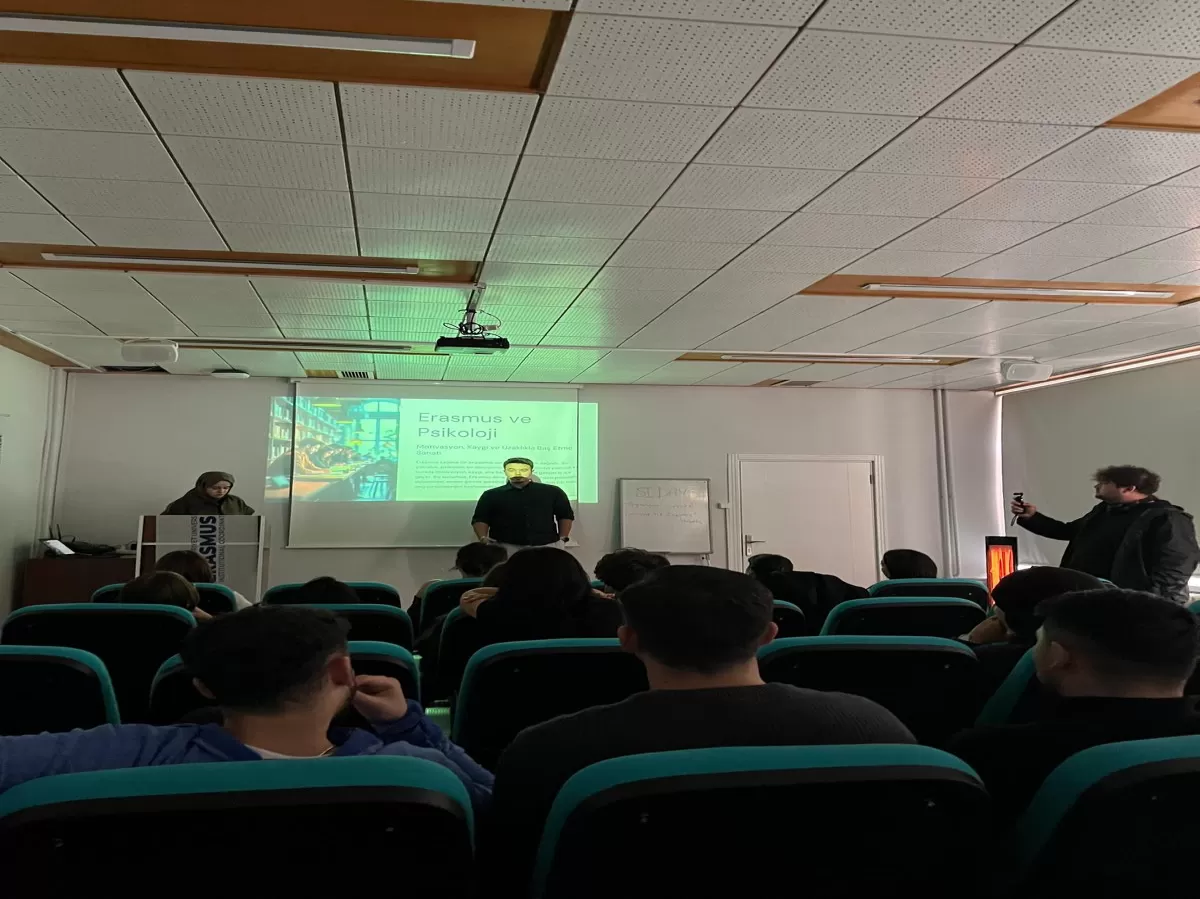 Participants listening to the seminar.