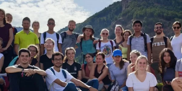 International students and volunteers hiking in Los Cahorros