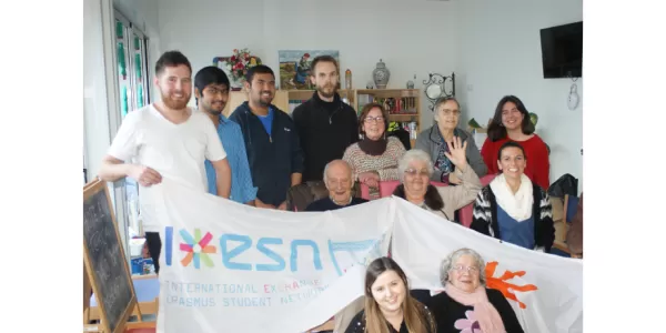 Exchange students together with the elderly from the center.
