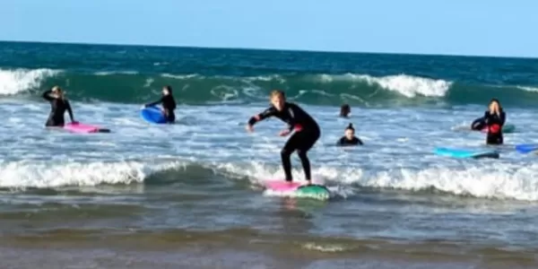 Local and international students surfing together