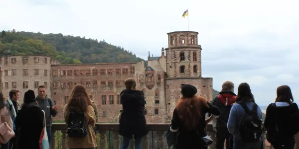 city tour in front of the castle in Heidelberg