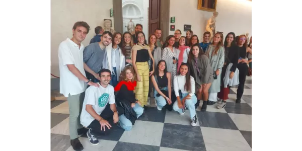 International students and ESNers visit the Uffizi