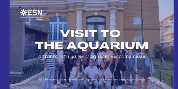 Students in front of the Aquarium building