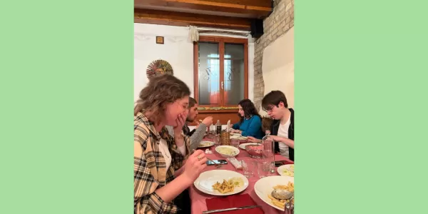 volunteers and Erasmus students eating