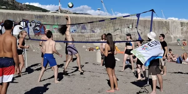 Erasmus Students playing beach volley