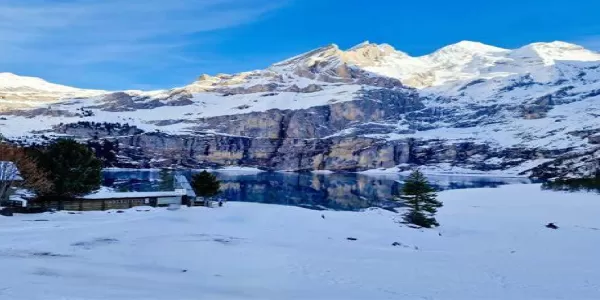 Image of the Oeschinen Lake with snow on the mountains