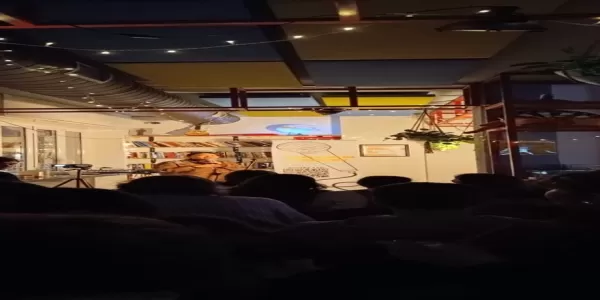 People listening to the stand up comedy